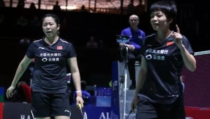  尼斯主帅赛后炮轰裁判，争议判罚引发舆论风波  