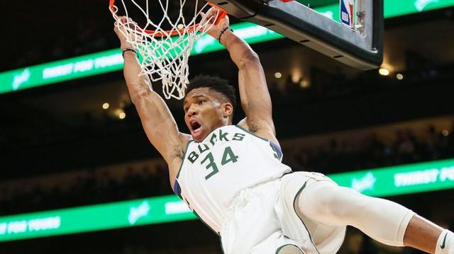  尼斯中场大师达成三百场里程碑 获定制纪念球衣  