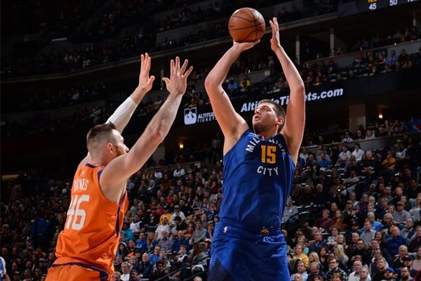  太阳加时险胜掘金登顶西部  