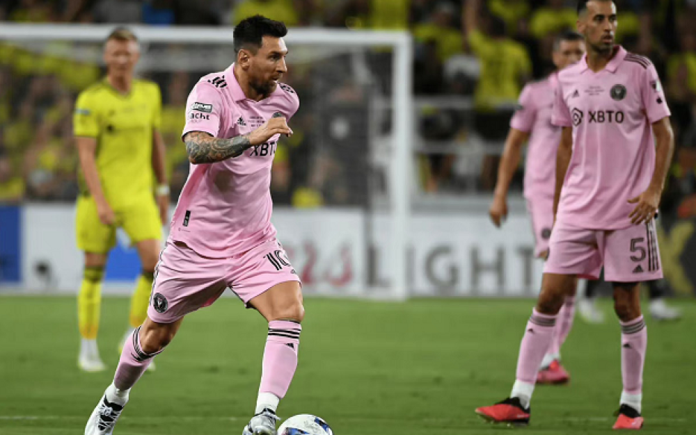  曼联新核染红遭禁赛，争四之路蒙阴影  